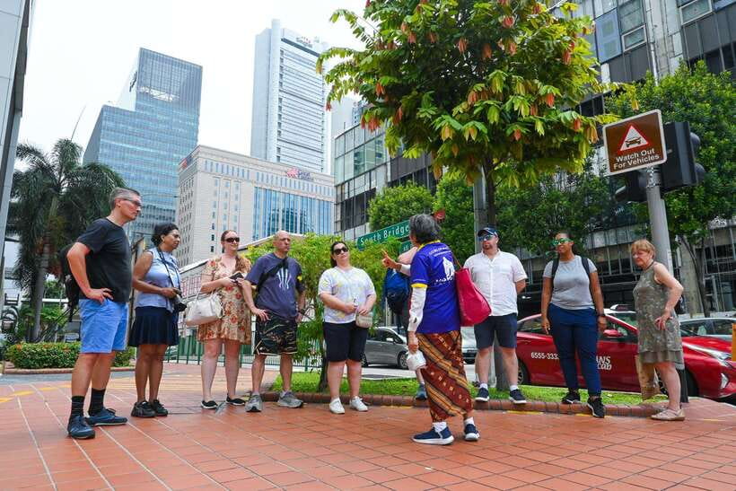 Singapore: Local Hawker Food Tour with Tastings - The guides make or break the morning
