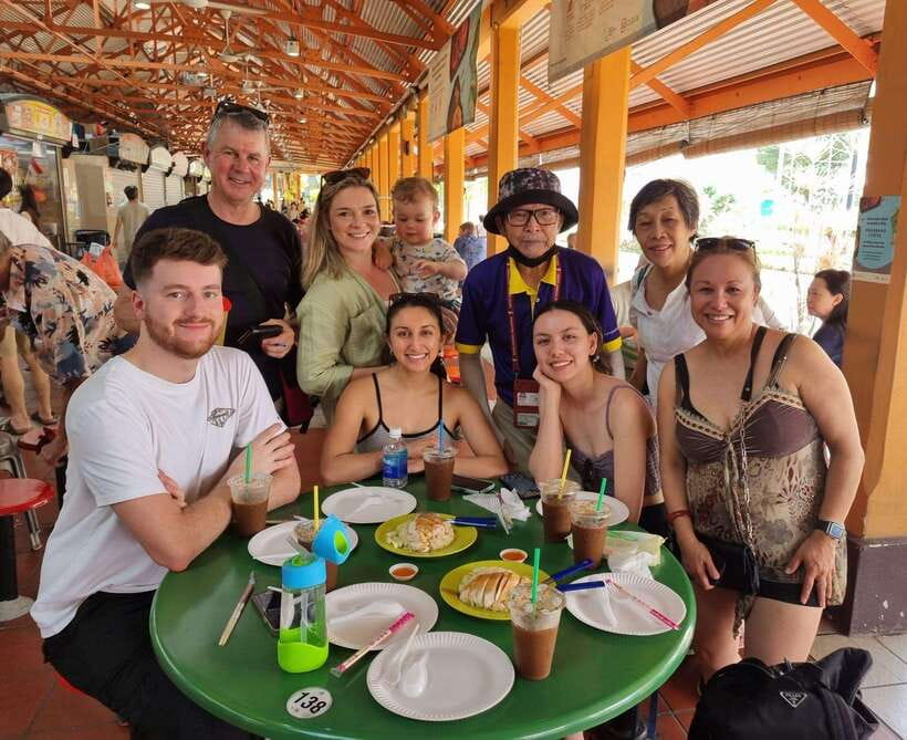 Singapore: Local Hawker Food Tour with Tastings - Meeting at Chinatown MRT and getting oriented