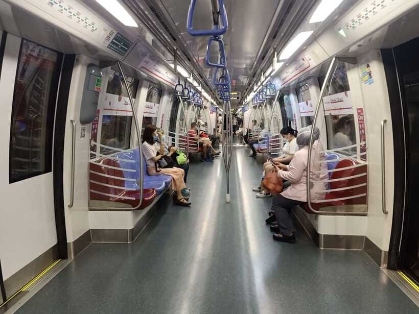 Singapore: Local Street Food Tasting Tour - The MRT ride: a useful 15-minute change of scene