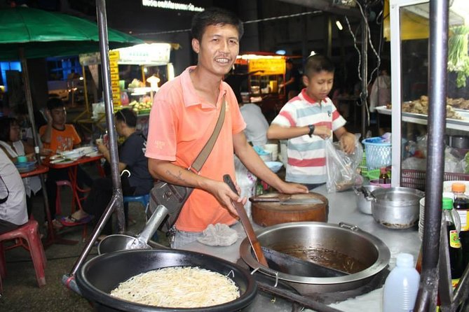 Small-Group Chiang Mai Evening Street Food Tour - The guides make or break the night