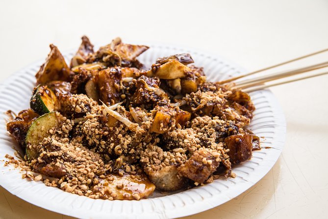 Small Group: Michelin and Local Hawker Food Tour with 9 tastings - Chinatown Complex and the final tastings
