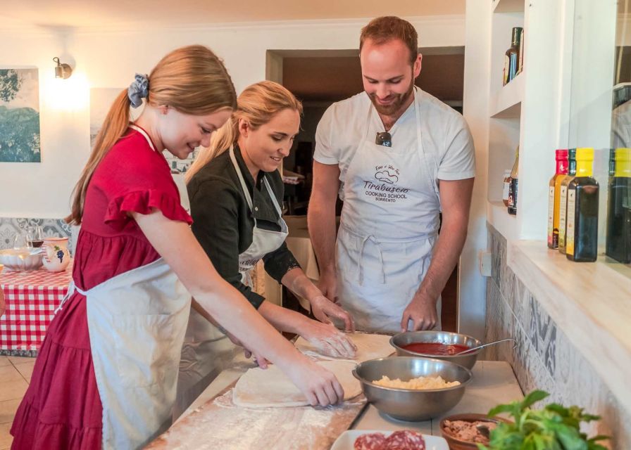 Sorrento: Pizza Making Course - From Hotel Plaza to the hills above Sorrento