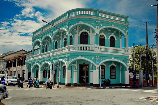 Southern Flavors Phuket Food Tour with 15+ Tastings - Why Phuket Old Town is the right dining room