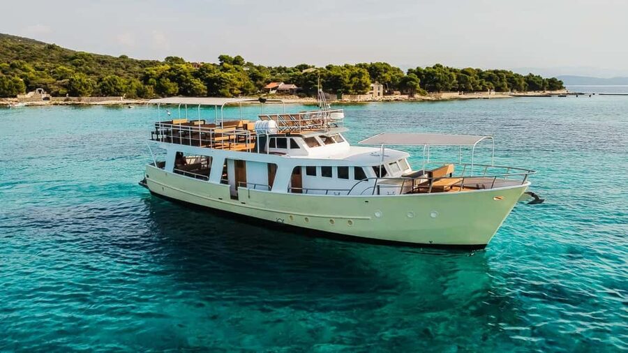 Split: Blue Lagoon and 3 Island Cruise with Food and Drinks - Drinks, music, and the onboard mood