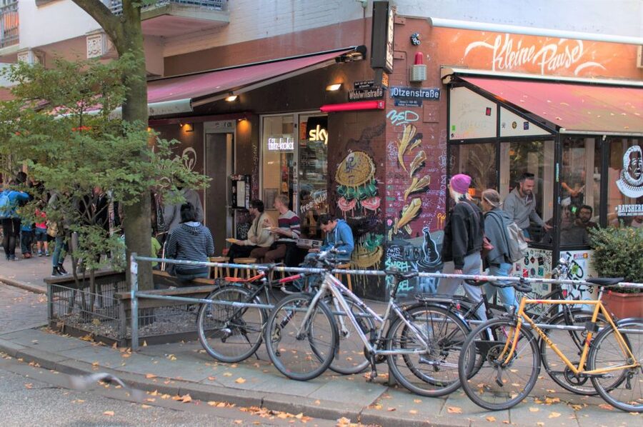 St. Pauli: Guided Food Tour with 5 Tastings - St. Pauli beyond neon and nightlife