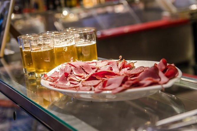 Stockholm: Food Tour - Crossing central Stockholm to Hötorgshallen