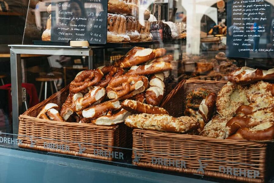 Strasbourg: Traditional Food Walking Tour with Tastings - Choucroute garnie and the case for arriving hungry