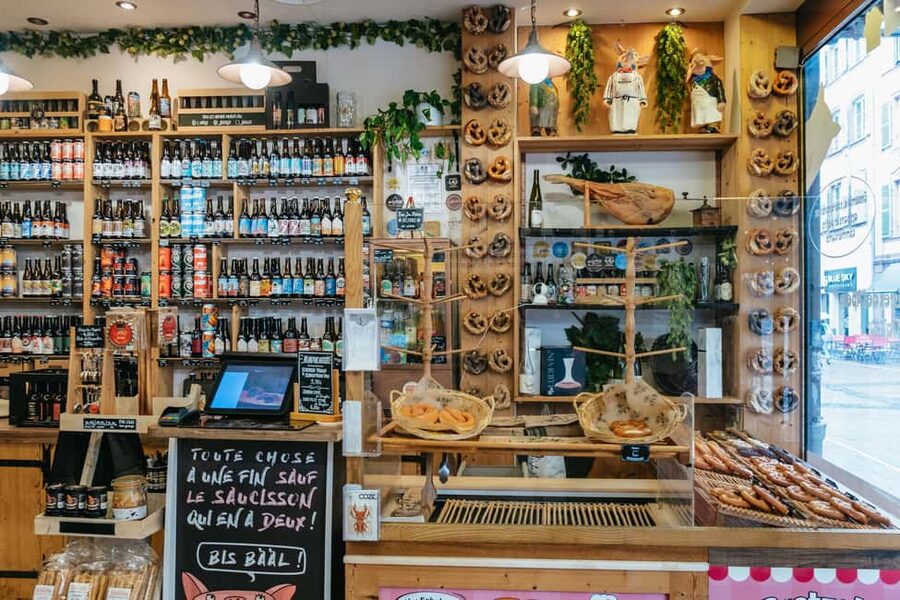 Strasbourg: Traditional Food Walking Tour with Tastings - The guides and the feel of the group