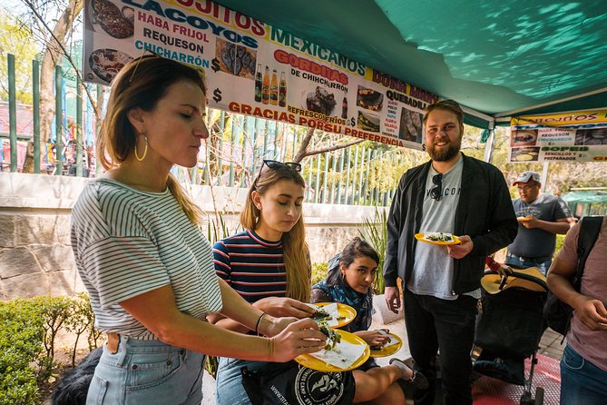 Street Food Bike Tour / Mexico is not only Tacos / All Inclusive - Chapultepec Park: a major green break in the city