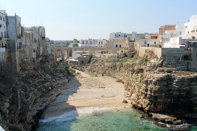 Street food tour of Polignano a Mare - A glass of wine at Malidea