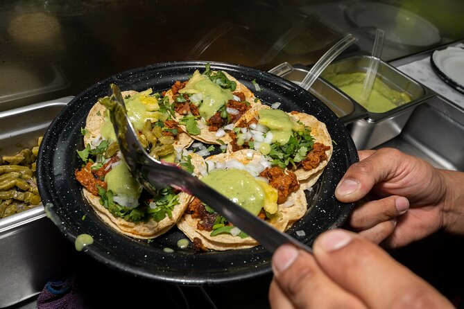 Street Food Tour with Friends - How the food shapes the day