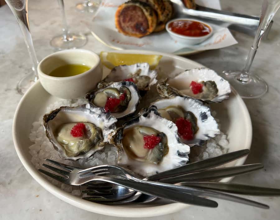 Sydney: Food Tour in Surry Hills with 8 Local Food Tastings - Local stories between the food stops