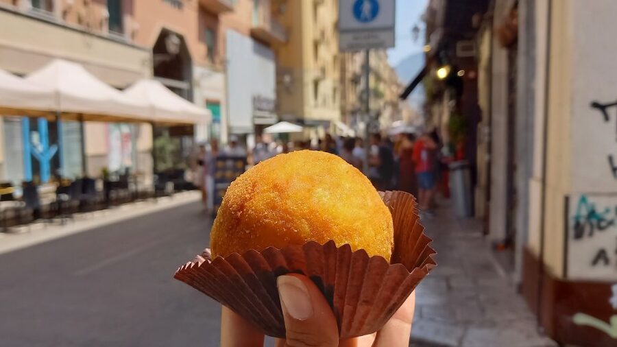 Syracuse: Street Food Walking Tour in Ortigia with Tastings - Seasonal seafood and the summer fish cone