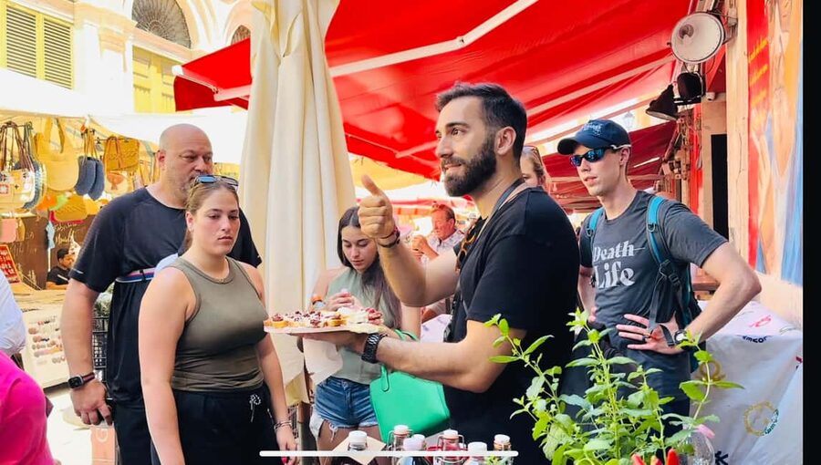 Syracuse: The Street Food Tour in Ortigia with a Local Guide - Finishing with fruit granita on Via Trento