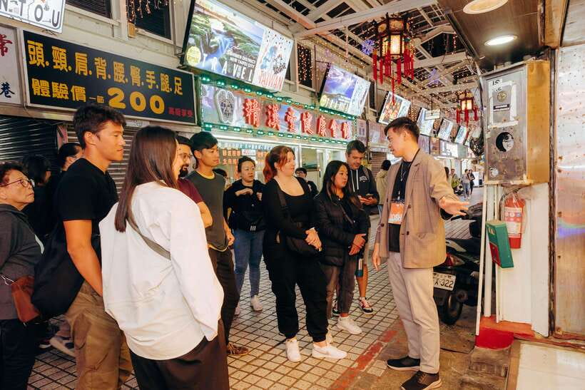 Taipei: Food Tours w/ Top 10 Taiwan Food (Breakfast/Dinner) - Choosing between Dihua Street and the night market