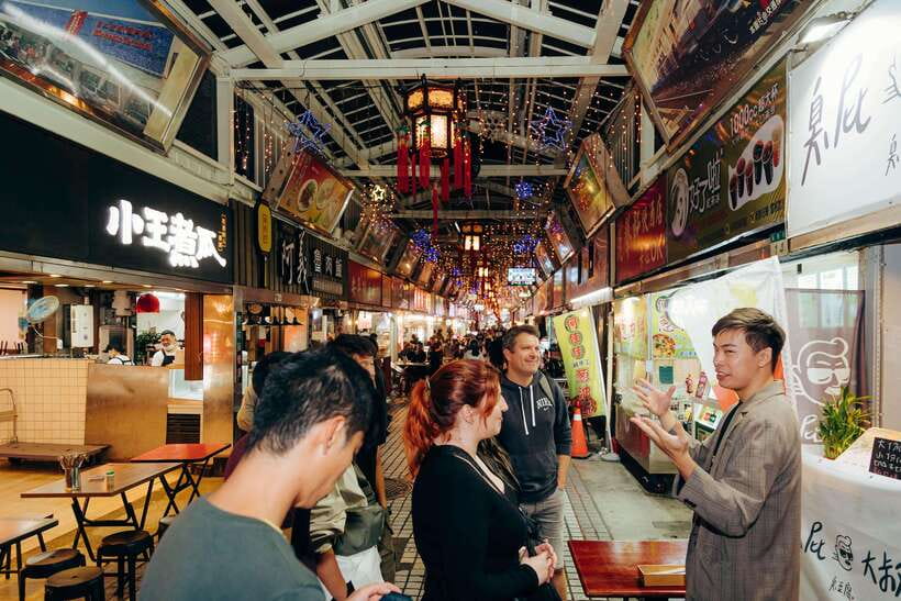 Taipei: Food Tours w/ Top 10 Taiwan Food (Breakfast/Dinner) - Why the 7-Eleven stop is worth your time