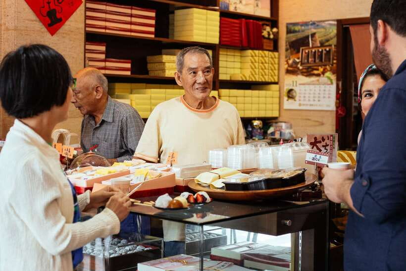 Taipei: Private Food Tour – 10 Tastings with Locals - The guide makes or breaks the experience