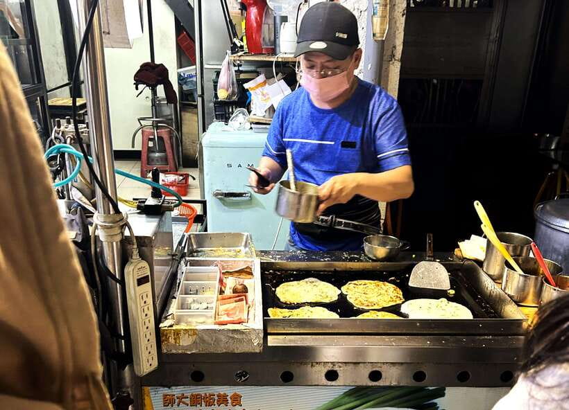 Taipei: Street Food & Hidden Eats Night Market Food Tour - Walking, dietary needs, and accessibility