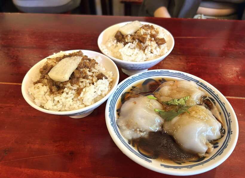 Taipei: Street Food & Hidden Eats Night Market Food Tour - Fried chicken with a Taiwanese twist