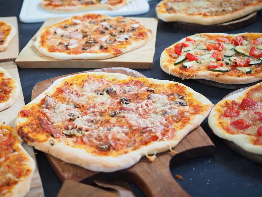 Taormina: Pizza Making Class with Lunch and Wine Tasting - Making dough and shaping your own pizza