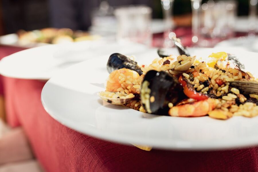 Taormina: Shared or Private Food & Wine Walking Tour - How much food and wine will you receive?