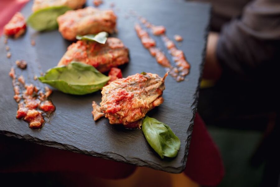 Taormina: Shared or Private Food & Wine Walking Tour - Who should choose this Taormina food walk?