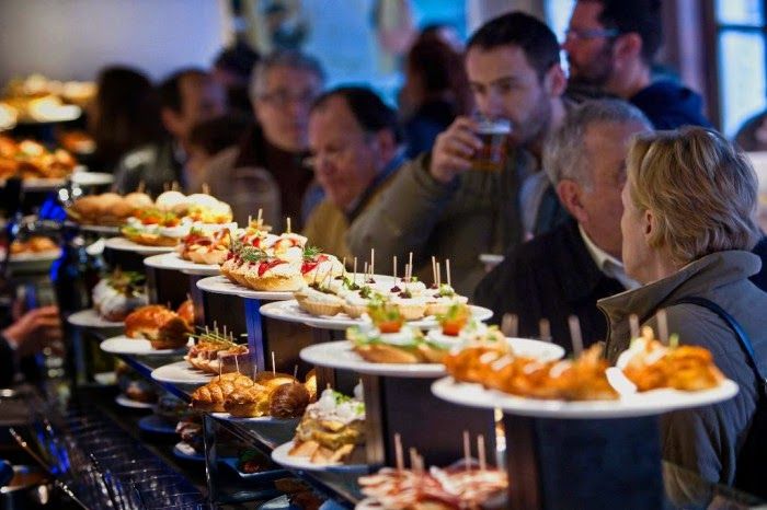 Tapas Crawl in Madrid Historical Quarter for Lunch or Dinner - First tapas stop: learning how Spanish eating works