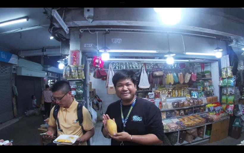 Taste of Chiang Mai: Michelin Guide & Street Food Tour - Walking to Thana Ocha Noodle