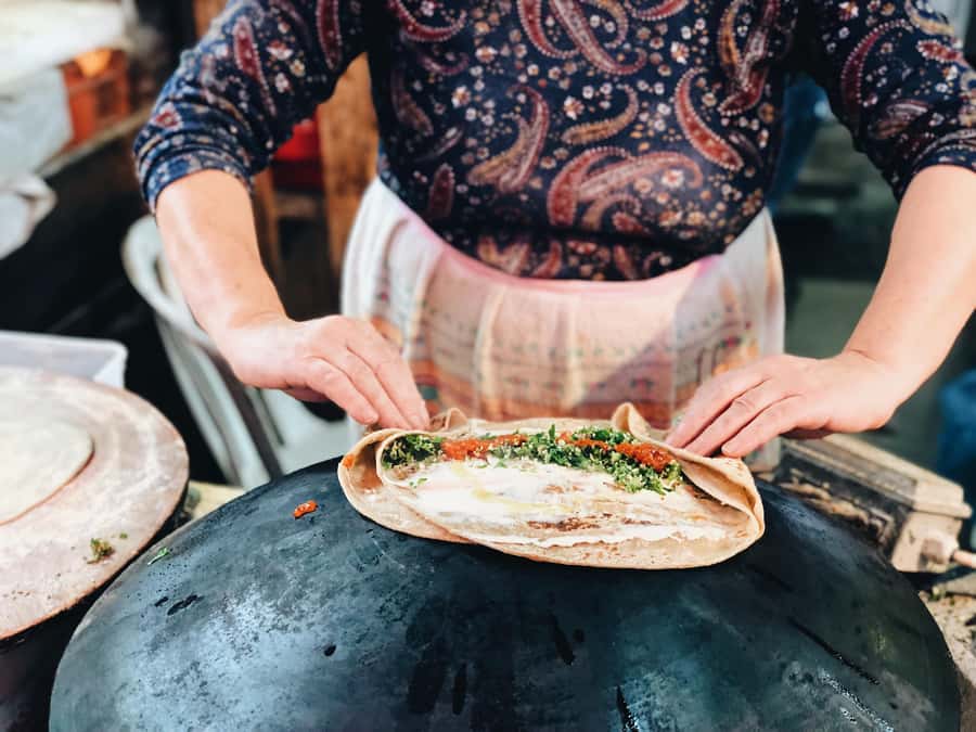 Tel Aviv: Carmel Market & Tel Aviv Tour with Tastings - Nahalat Binyamin’s murals and street life