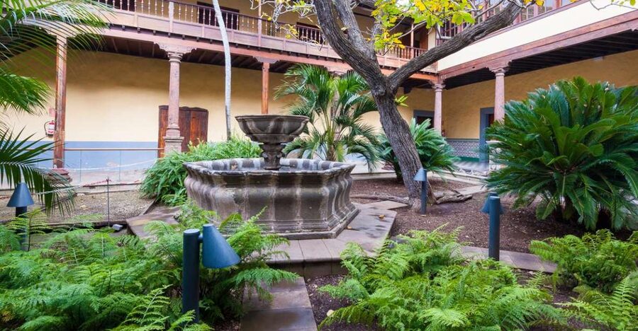 Tenerife: Full-Day Gastronomy and Wine Tour - La Laguna brings history before lunch