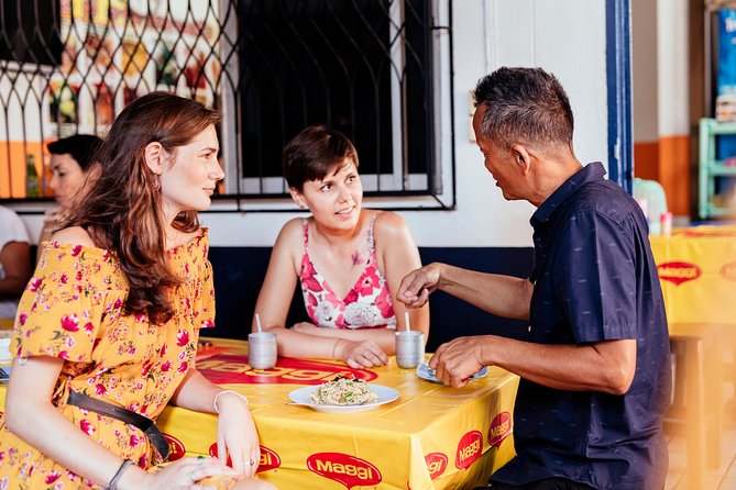 The 10 Tastings of Chiang Mai With Locals: Private Street Food Tour - Wat Mo Kham Tuang and the city between bites