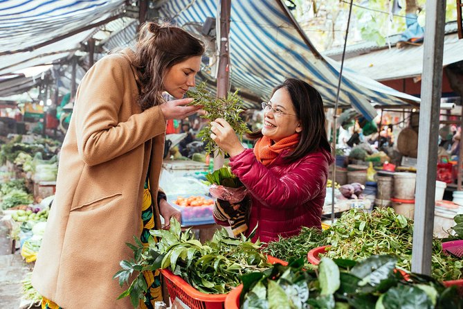 The 10 Tastings of Hanoi With Locals: Private Street Food Tour - A proper bowl of pho on Phố Hàng Vải
