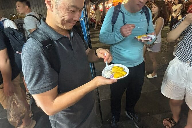 The Highest Rated Food Tour in Bangkok 10+ Tastings - The first bites: Chinatown’s street-food rhythm