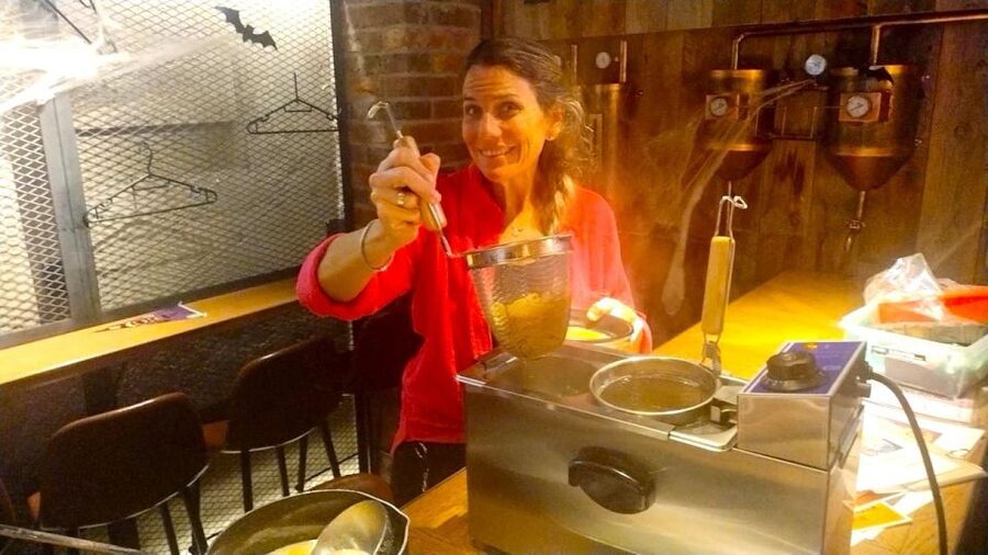 Tokyo: Easy Ramen Cooking Experience in Kabukicho, Shinjuku - Choosing soup, boiling noodles, and building your bowl