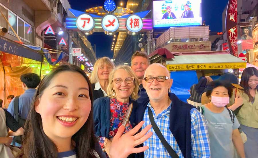 Tokyo: Locals´ Secret Food Tour // Eat like a Japanese - Second stop: gyoza with several flavor choices