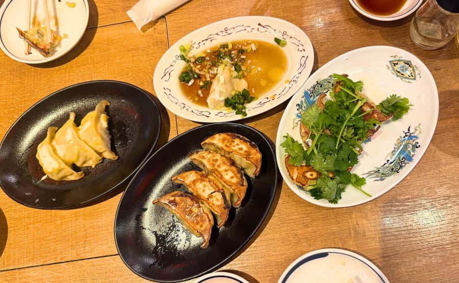 Tokyo: Locals´ Secret Food Tour // Eat like a Japanese - First stop: fresh sushi inside Ueno Station