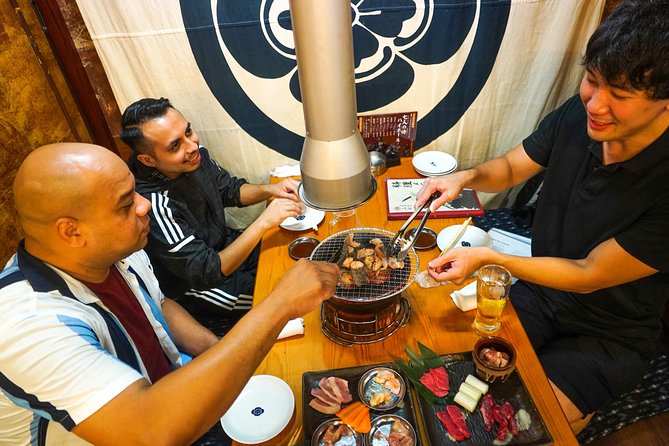 Tokyo Night Foodie Tour in Shinjuku - Seasonal Sushi, Wagyu Beef - Meeting in Shinjuku and finding the first table