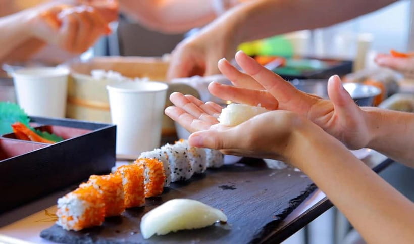 Tokyo: Roll and Authentic Sushi Making Class in Asakusa - How much time you really get