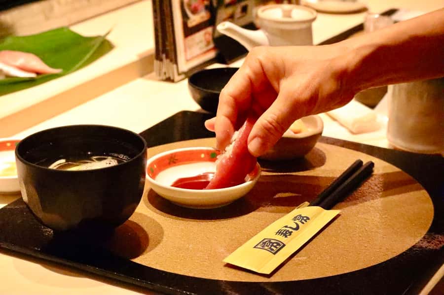 Tokyo: Secret Food Walking Tour - Small-group size and the guide’s role