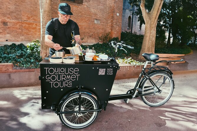 Toulouse Food & History Tour with a Chef (in English) - Hôtel d’Assézat and the wealth behind Toulouse pastries