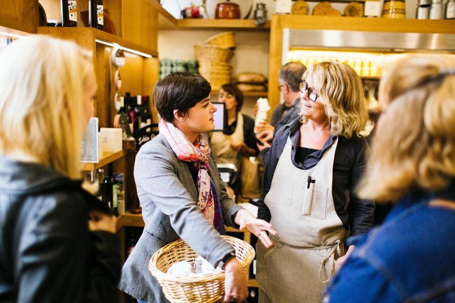 Toulouse: Victor Hugo Market Guided Food Tour with Tastings - The guides and the feel of the group
