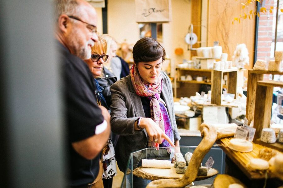 Toulouse: Victor Hugo Market Guided Food Tour with Tastings - Building a market basket for the final tasting