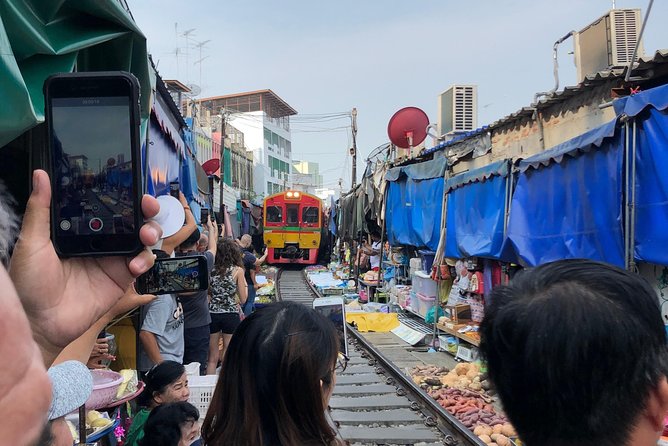 Train & Floating Market Food Adventure + Scenic train ride - Guides who add value to the food and culture