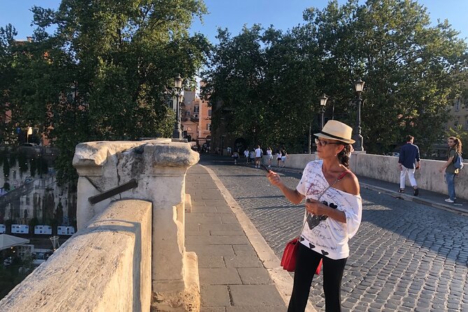 Trastevere Like a Local Food Tour with 7+ Food Tastings & Wines - Piazza in Piscinula and the Roman story around it