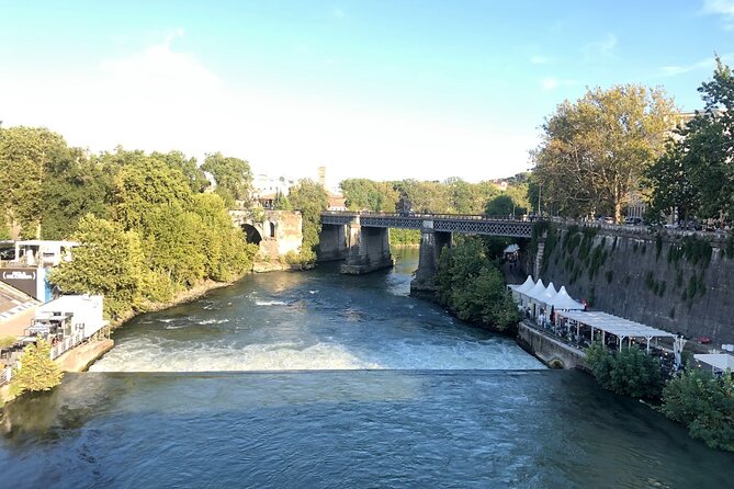 Trastevere Like a Local Food Tour with 7+ Food Tastings & Wines - Vicolo del Moro and the smell of La Renella