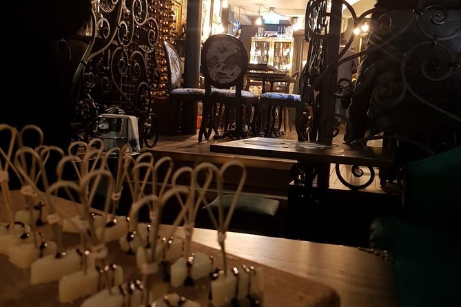 Ultimate London Cheese Crawl : Guided Food Tour - Rain, crowds, and the pace of the walk