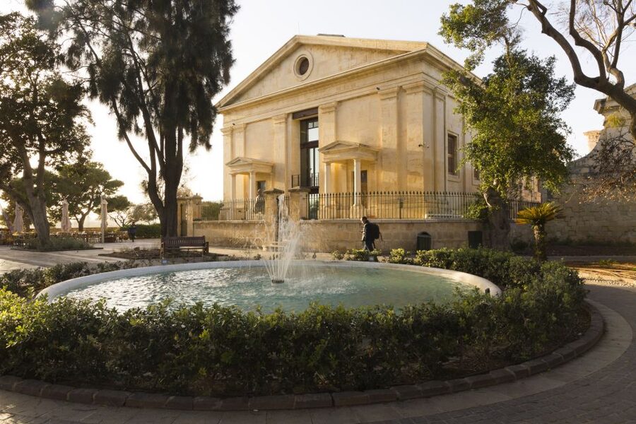 Valletta: Street Food and Culture Walking Tour - Kinnie and Cisk, Malta in a glass