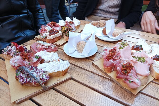 Venice Bacaro Food Tour: Eat and Drink like a Venetian - Calle de la Malvasia and the traditional osteria