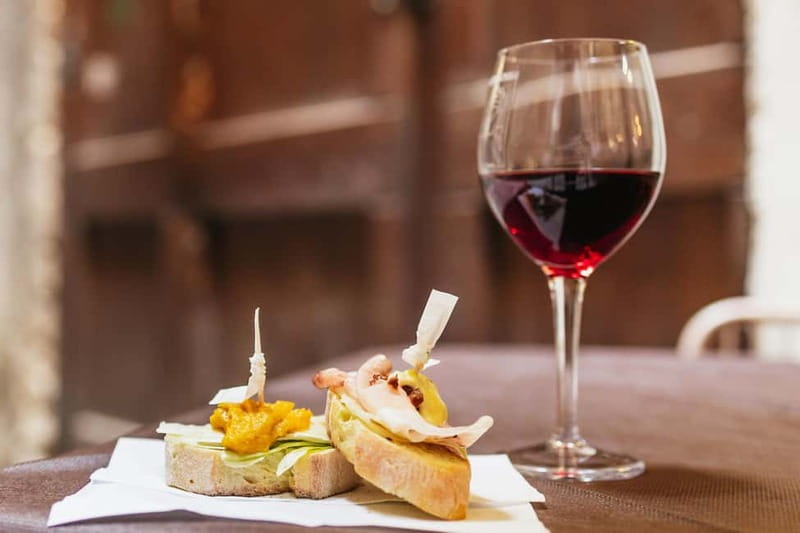 Venice: Eat Like a Local Food Tour with Wine & Spritz - The traghetto crossing over the Grand Canal