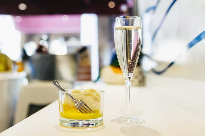Venice: Eat Like a Local Food Tour with Wine & Spritz - Quiet lanes near Rialto